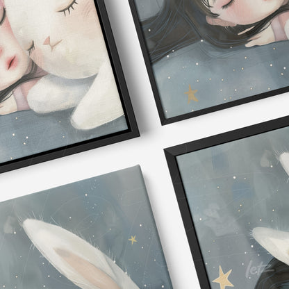 composição de quadros com ilustrações de meninas dormindo com coelhos e estrelas em fundo azul, molduras pretas finas