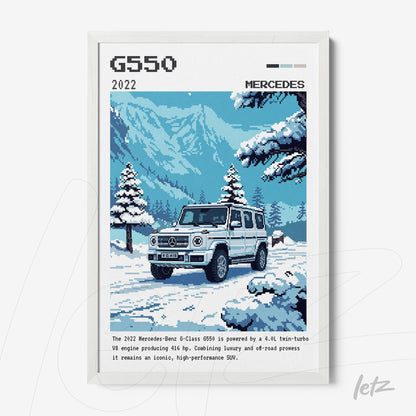 quadro com arte inspirada em pixel art do Mercedes G550 em cenário de montanha nevada com árvores e um céu azul