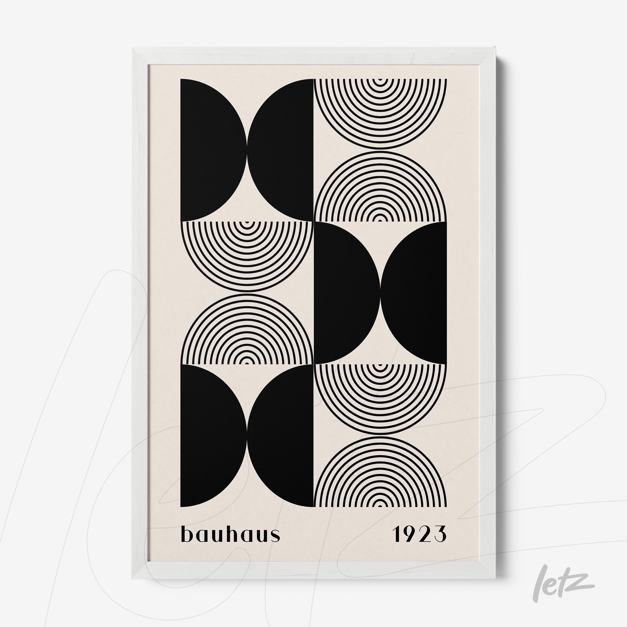pôster com ilustração geométrica em preto e branco estilo bauhaus com moldura branca