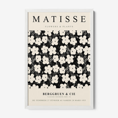 quadro com arte floral em estilo retrô, com fundo preto e flores brancas, moldura branca