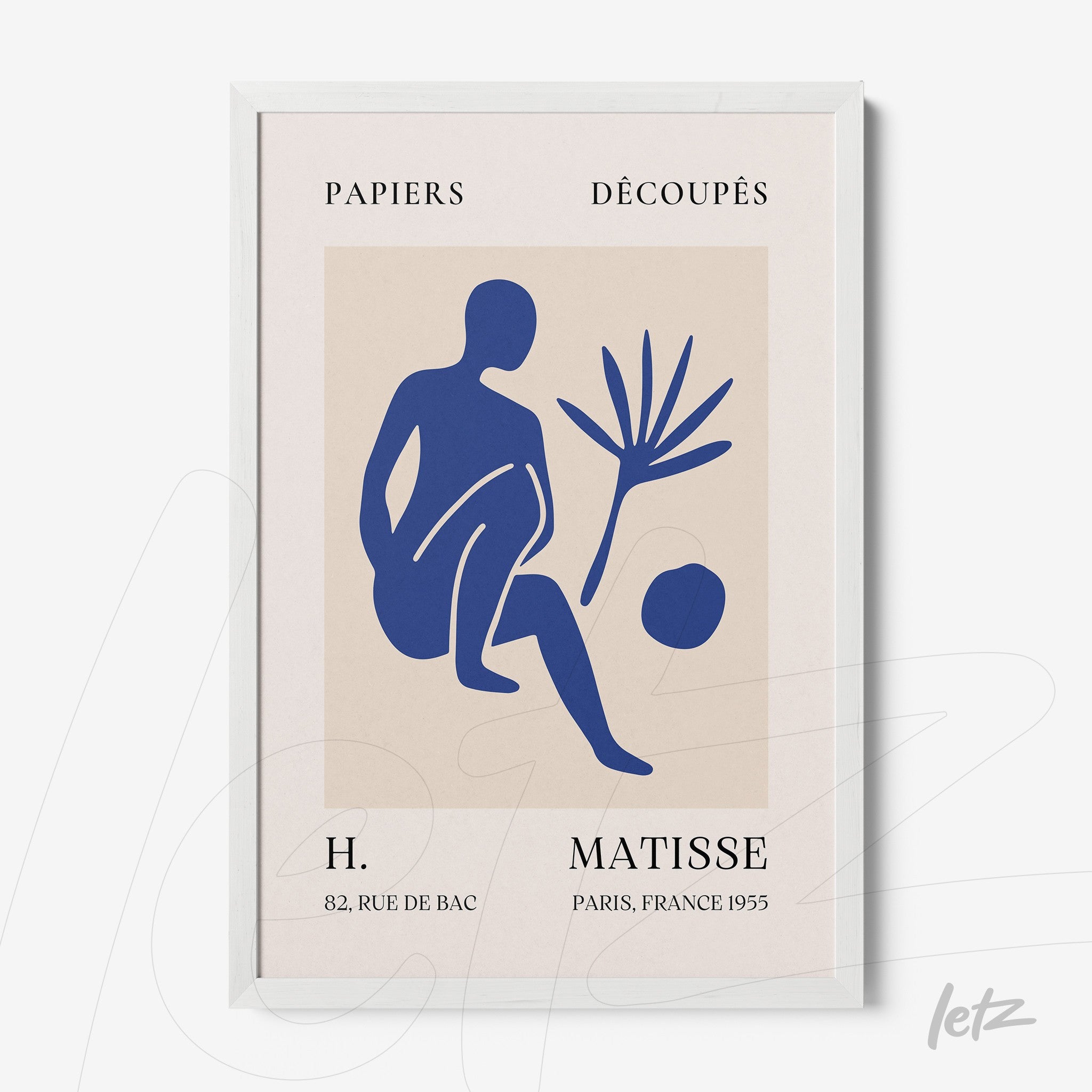 quadro com arte de figura humana em azul, folhagem e círculo, moldura branca e fundo claro