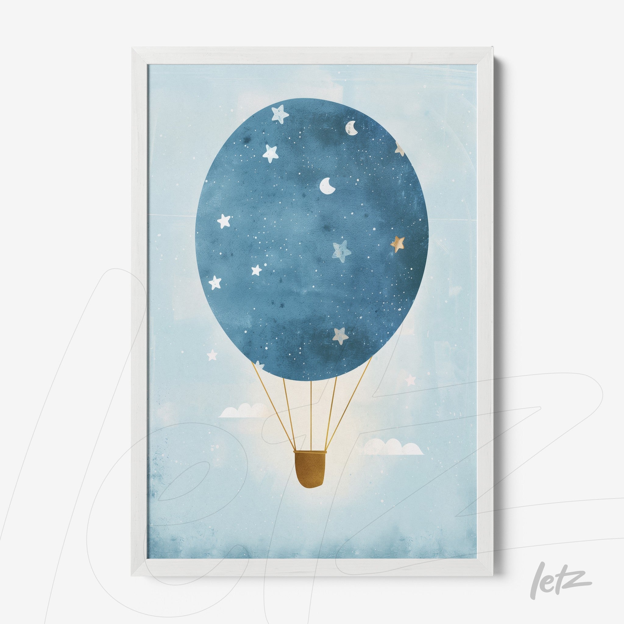 quadro com arte de balão de ar quente em azul claro com estrelas e lua, moldura branca