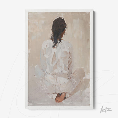quadro com arte minimalista de mulher sentada de costas, vestindo roupas brancas, em moldura branca