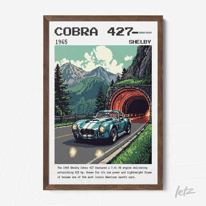 quadro com ilustração retrô de carro Shelby Cobra 427 em moldura marrom com detalhes de montanhas ao fundo