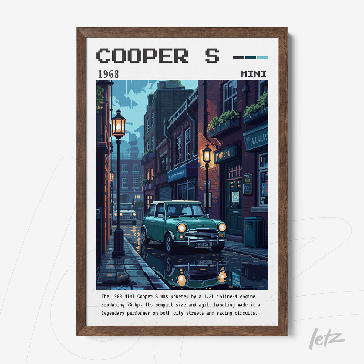 quadro com ilustração do carro Mini Cooper S em uma rua de paralelepípedos, moldura de madeira escura e iluminação de lampiões à noite