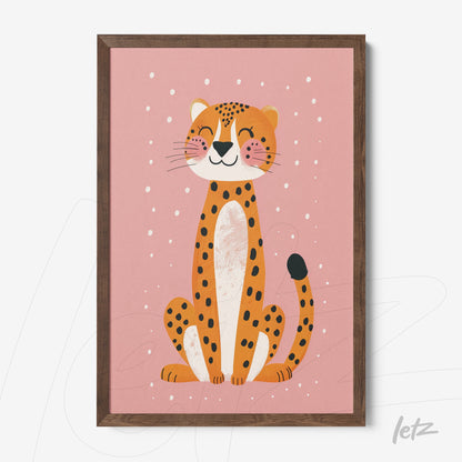 quadro com ilustração de leopardo sorridente em fundo rosa com pontinhos brancos e moldura de madeira escura