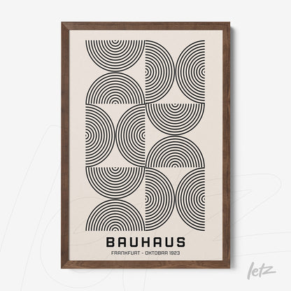 tela em canvas com arte geométrica estilo bauhaus em moldura de madeira escura