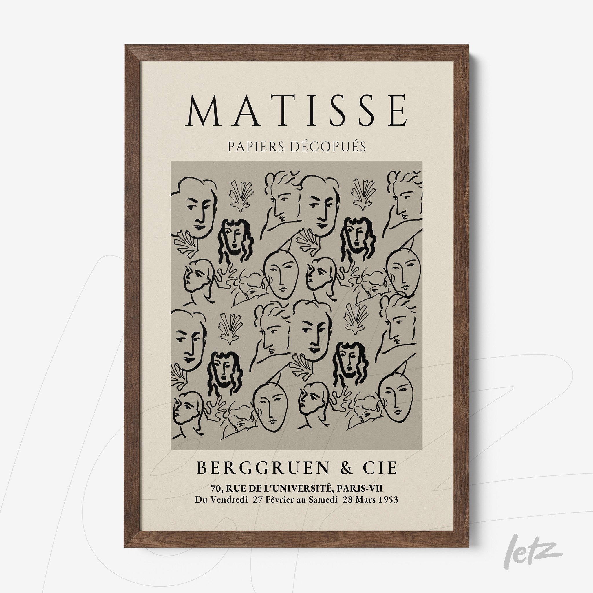 quadro com arte de linhas minimalistas representando rostos, em moldura de madeira escura