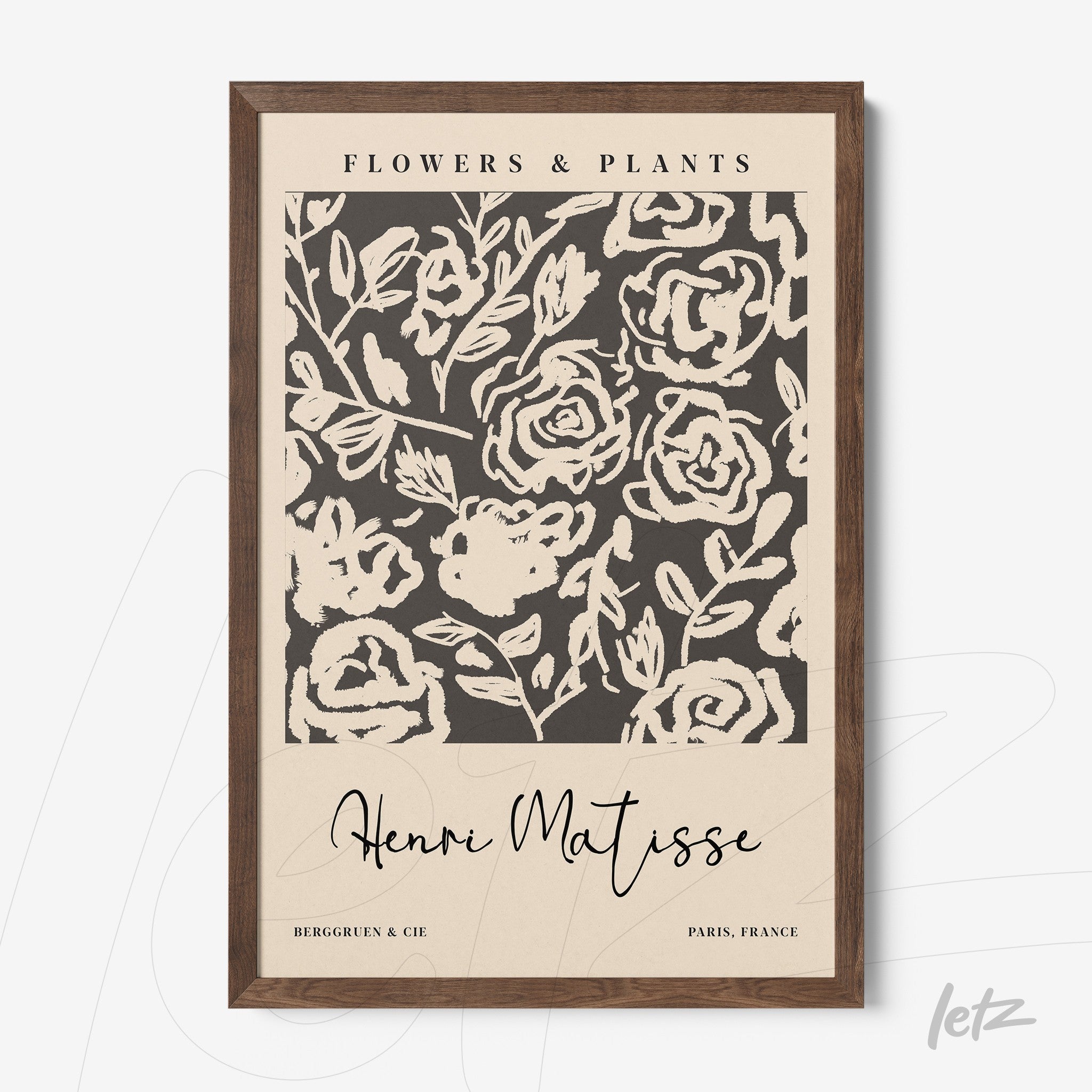 quadro decorativo com ilustração em preto e branco de flores e plantas, moldura de madeira escura