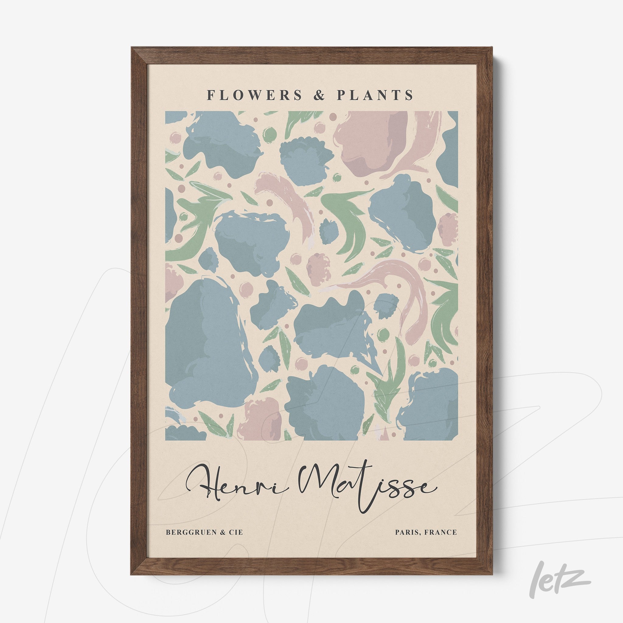 quadro com arte abstrata em moldura de madeira escura, com estampas de flores em tons de azul e rosa sobre fundo claro