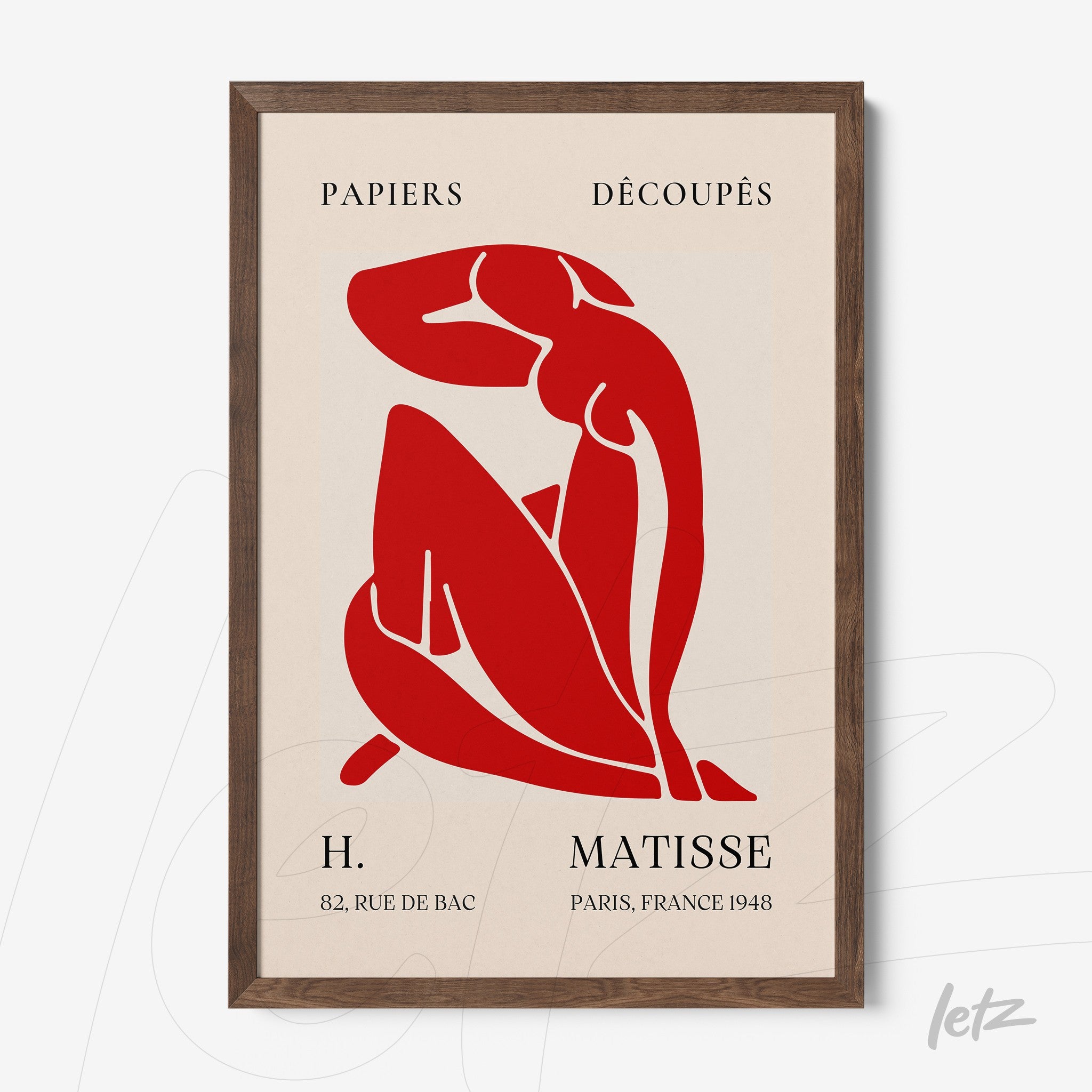 quadro com arte em vermelho inspirada em Matisse, apresentando figura feminina sentada em fundo creme, moldura de madeira escura