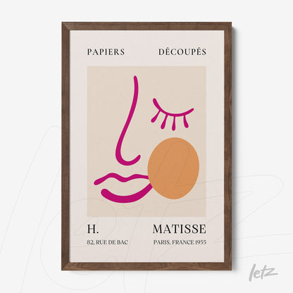 quadro com arte abstrata de rosto em cores vibrantes, com moldura de madeira escura