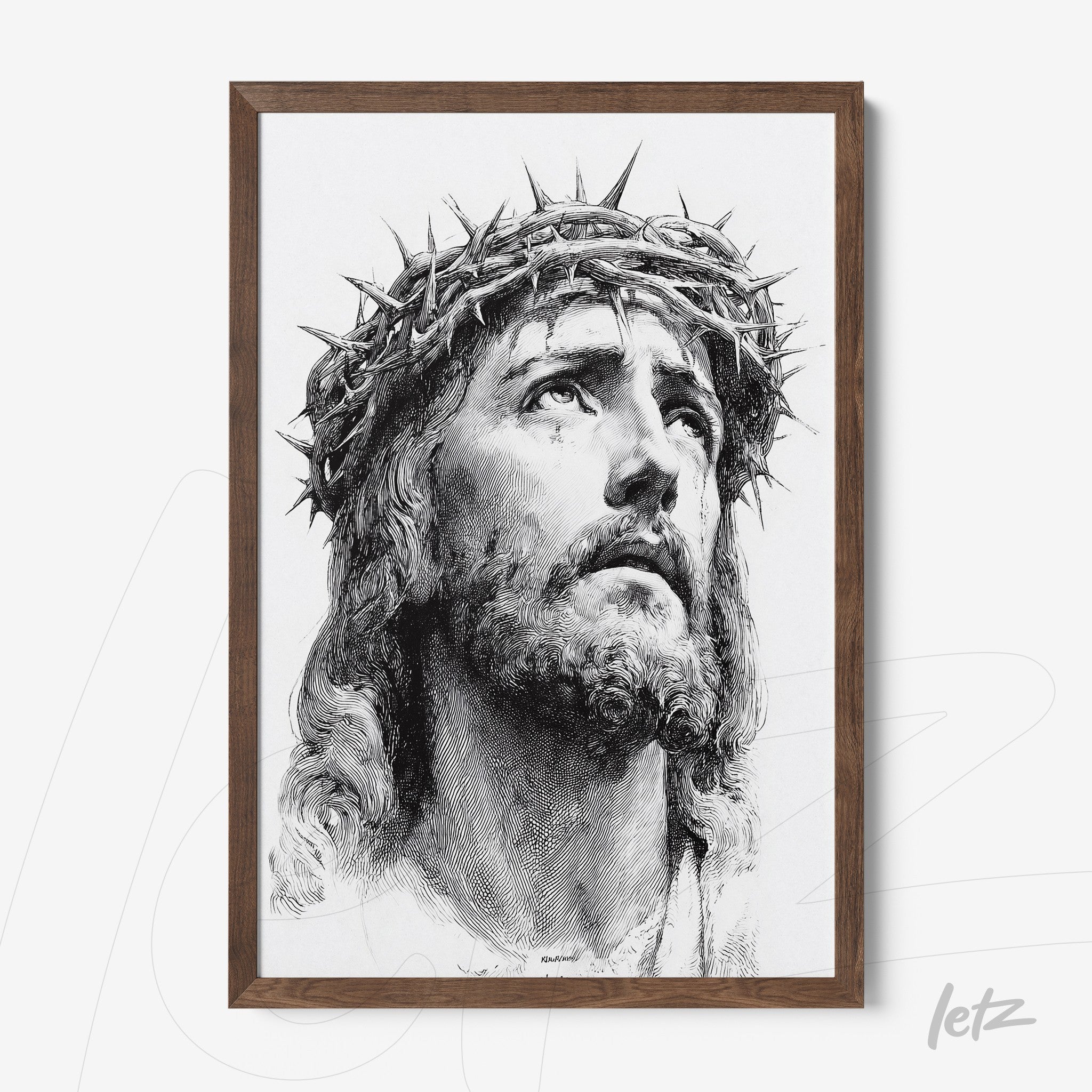 quadro com retrato em preto e branco de Jesus Cristo coroado de espinhos em moldura de madeira escura