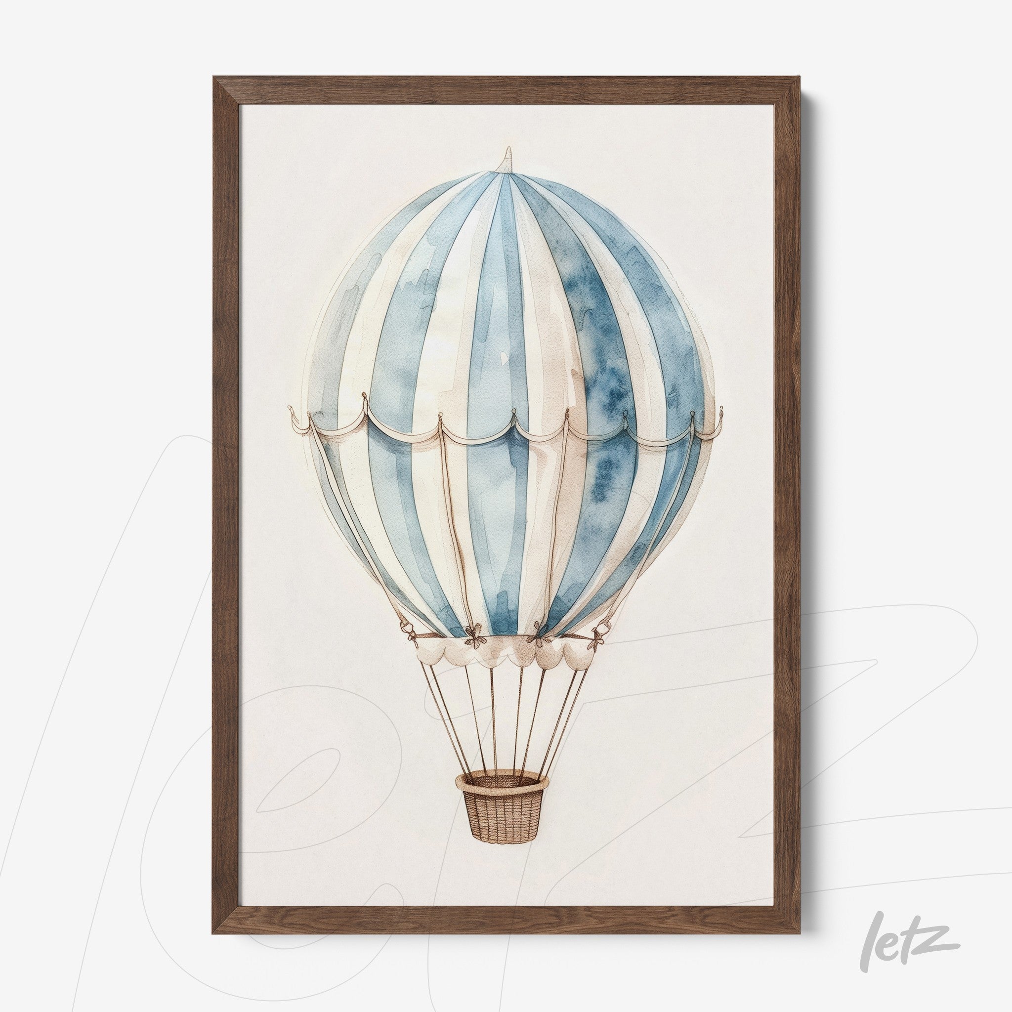 quadro com ilustração aquarelada de balão de ar quente em moldura de madeira escura