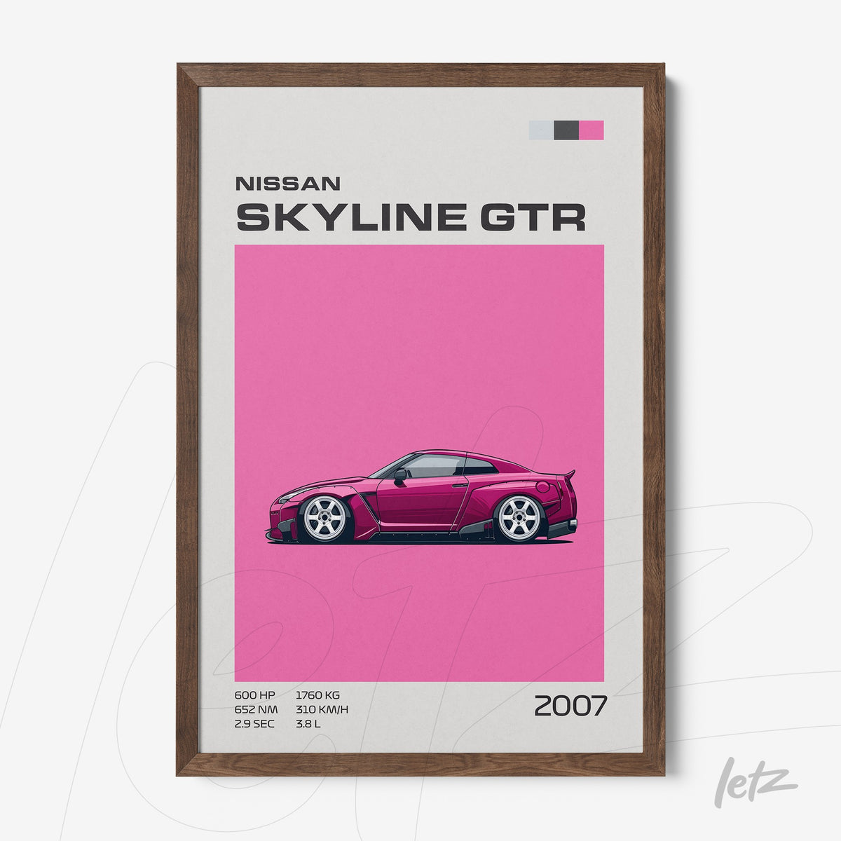 quadro com ilustração estilizada do carro Nissan Skyline GTR em fundo rosa vibrante e moldura de madeira escura