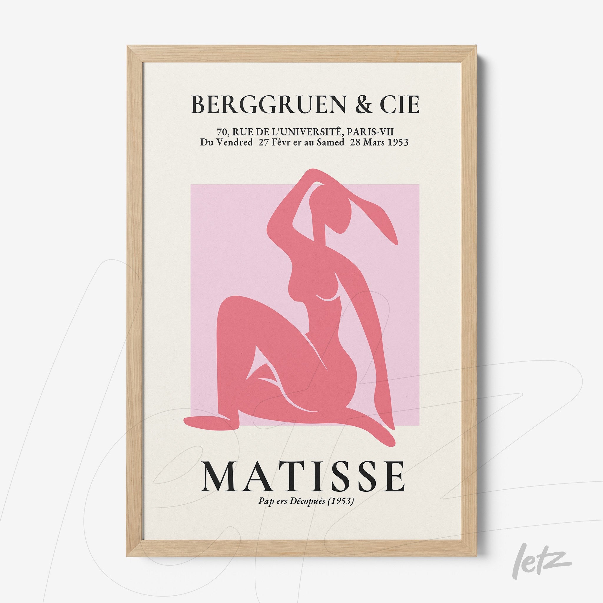 quadro com arte moderna em rosa representando figura feminina sentada, moldura clara em madeira