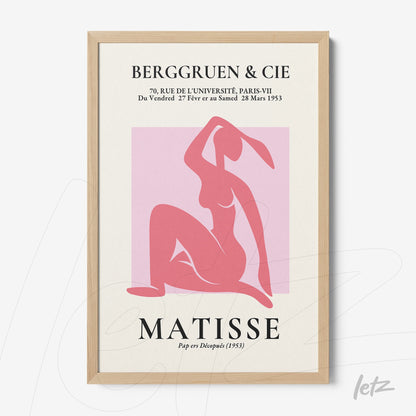 quadro com arte moderna em rosa representando figura feminina sentada, moldura clara em madeira