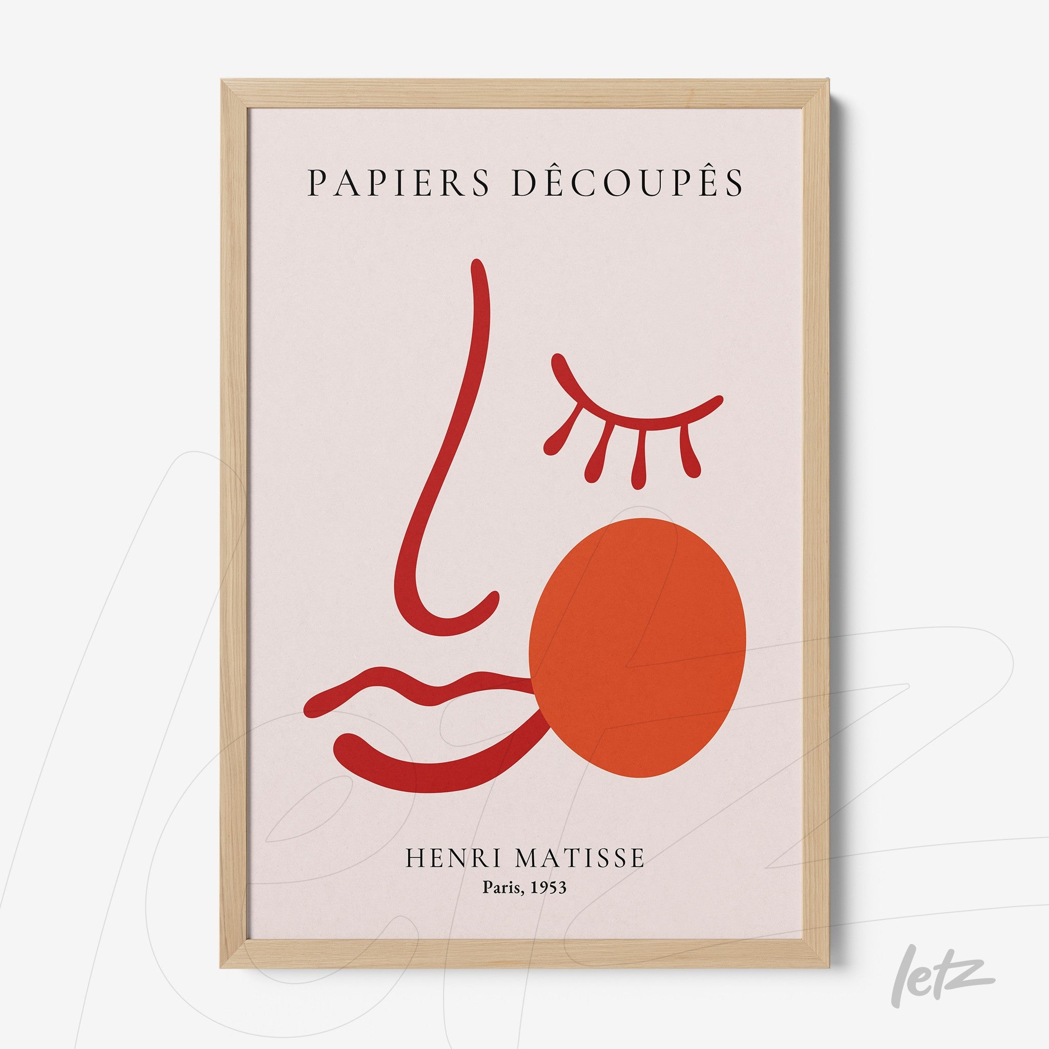 quadro em moldura clara com arte abstrata na forma de um rosto estilizado em fundo claro, apresentando traços vermelhos e uma forma circular laranja