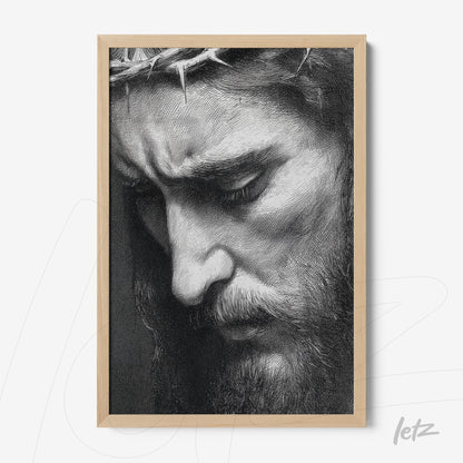 quadro com arte religiosa em preto e branco retratando o rosto de Jesus com expressão de tristeza, moldura de madeira clara