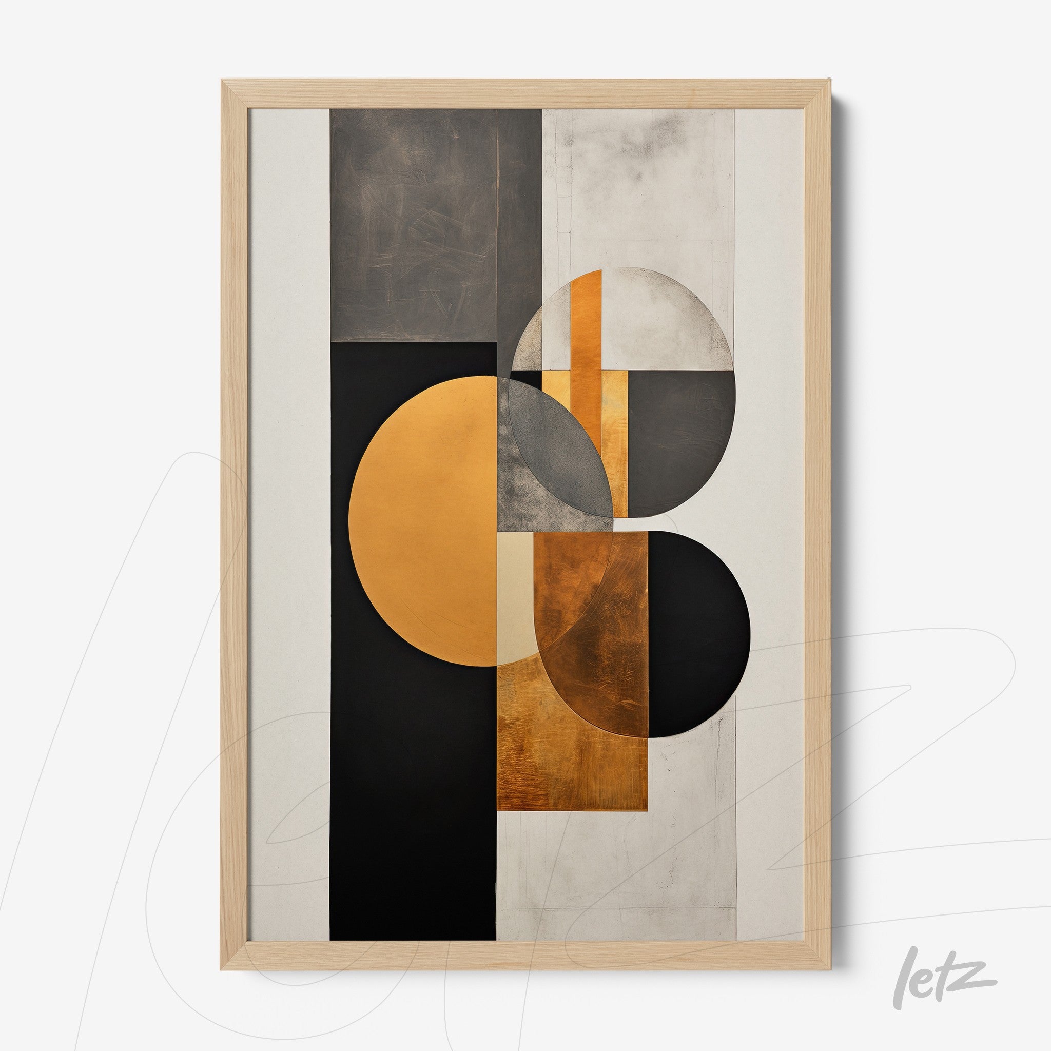 quadro com arte geométrica em tons de preto, branco e dourado, com moldura de madeira clara