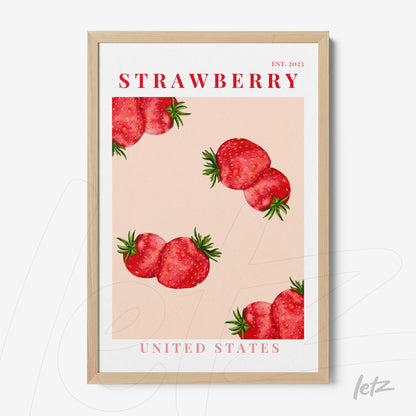 quadro com ilustração de morangos em fundo rosa, moldura de madeira clara