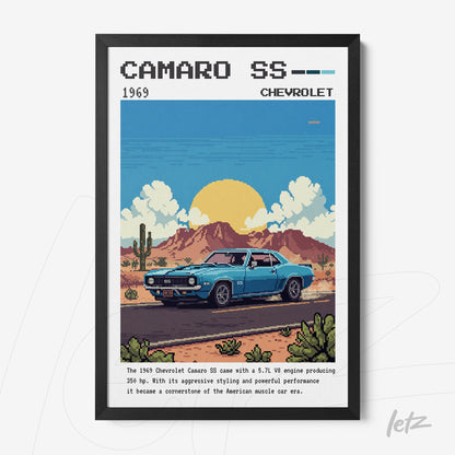 quadro em estilo retrô de carro Chevrolet Camaro SS de 1969 em moldura preta, com fundo desértico e montanhas ao longe