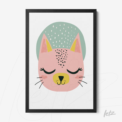 quadro com arte ilustrativa de um gato rosa com chapéu verde em moldura preta