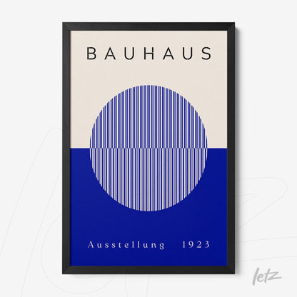 quadro com arte inspirada na Bauhaus de 1923 em moldura preta com fundo azul e bege