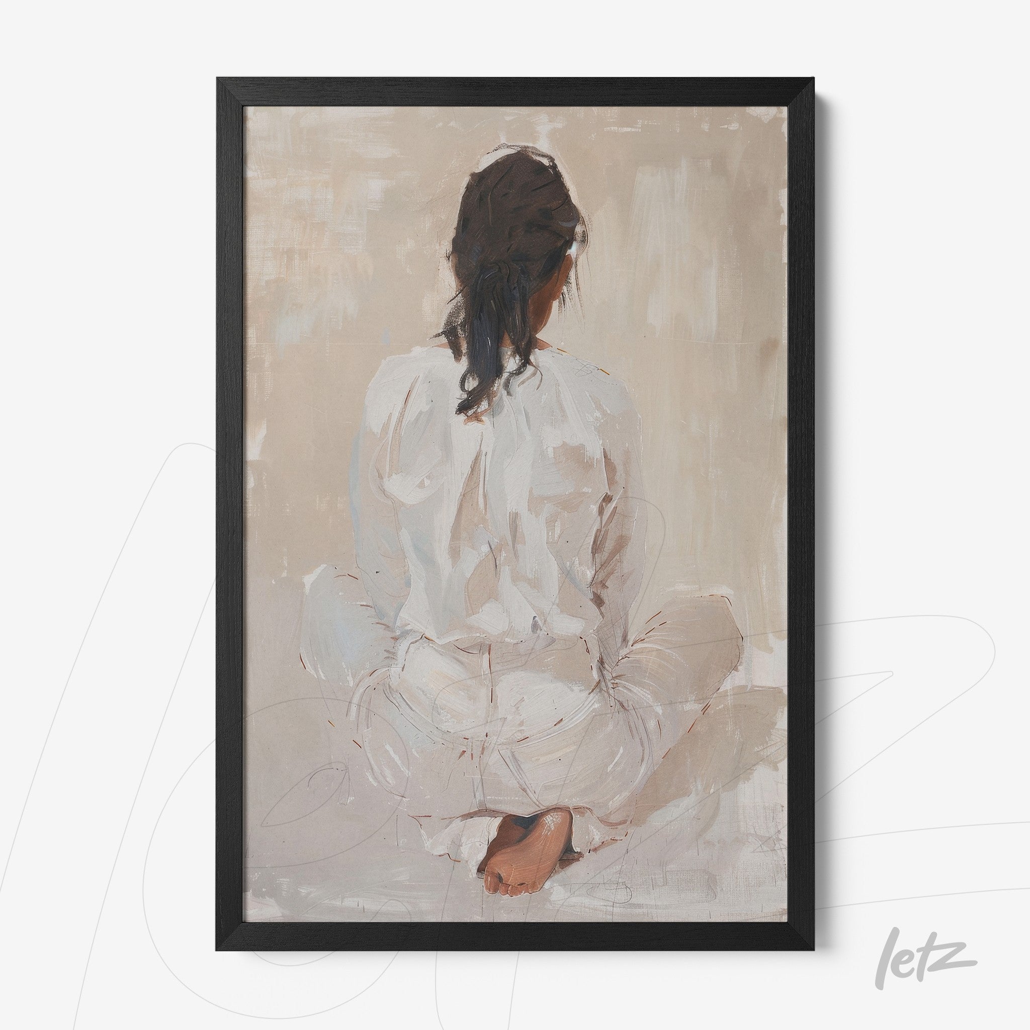 quadro em moldura preta com pintura de mulher sentada de costas, vestindo roupas brancas e fundo neutro