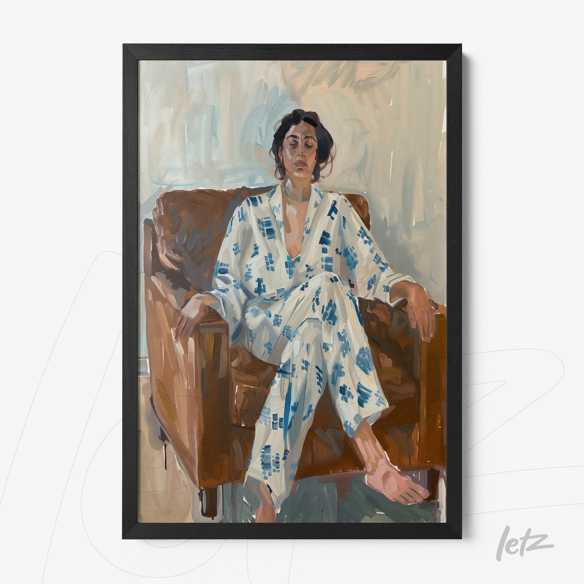 quadro com arte figurativa de mulher sentada em sofá marrom, vestindo robe estampado