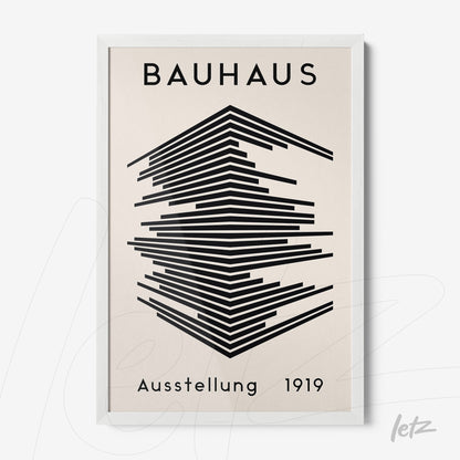 pôster com ilustração geométrica em preto e branco estilo bauhaus emoldurado em branco