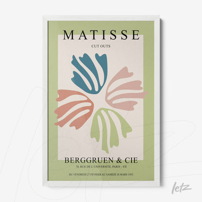 quadro com arte sobre recortes de Matisse em moldura branca com fundo verde suave