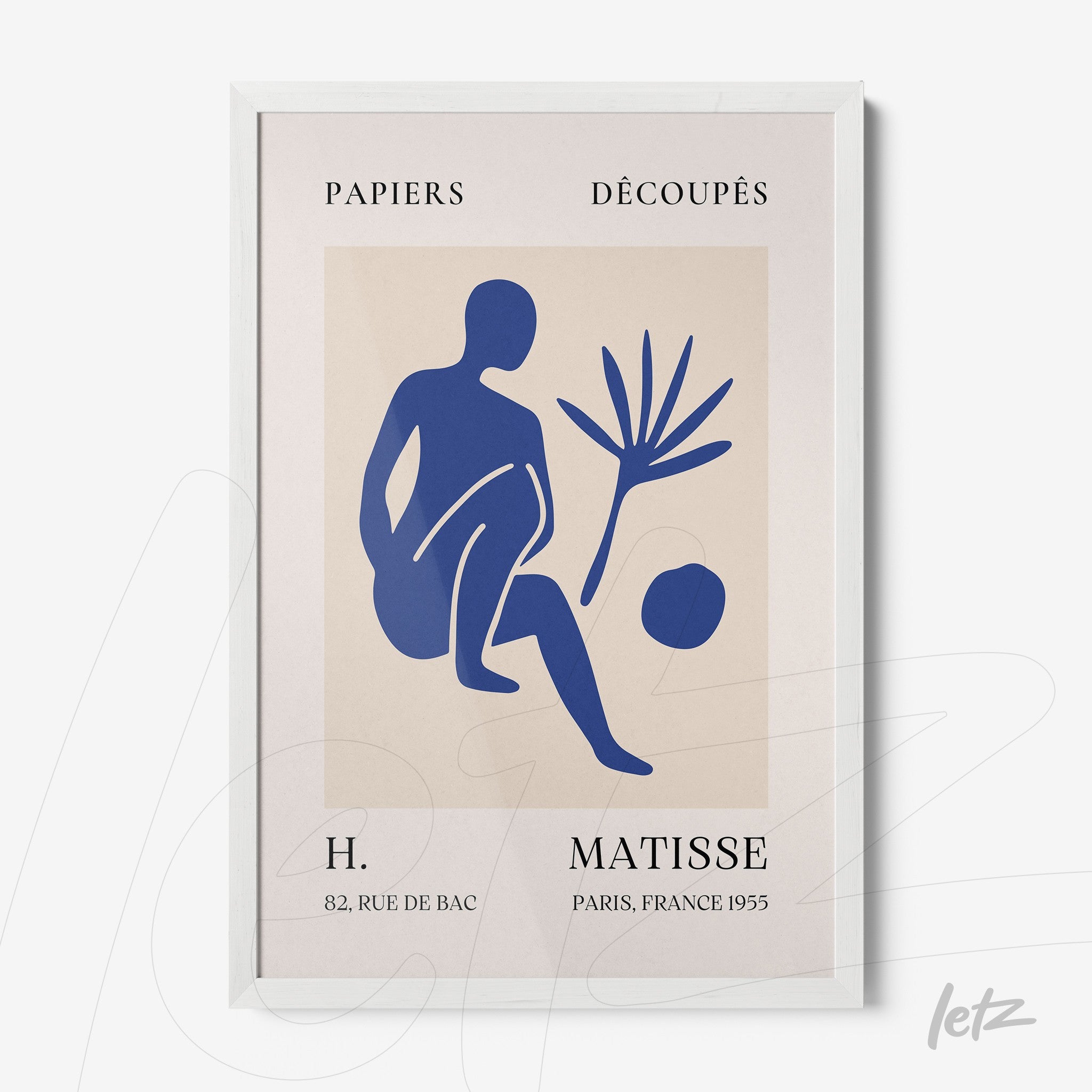 quadro com arte abstrata de figura humana em azul com elementos botânicos, moldura branca