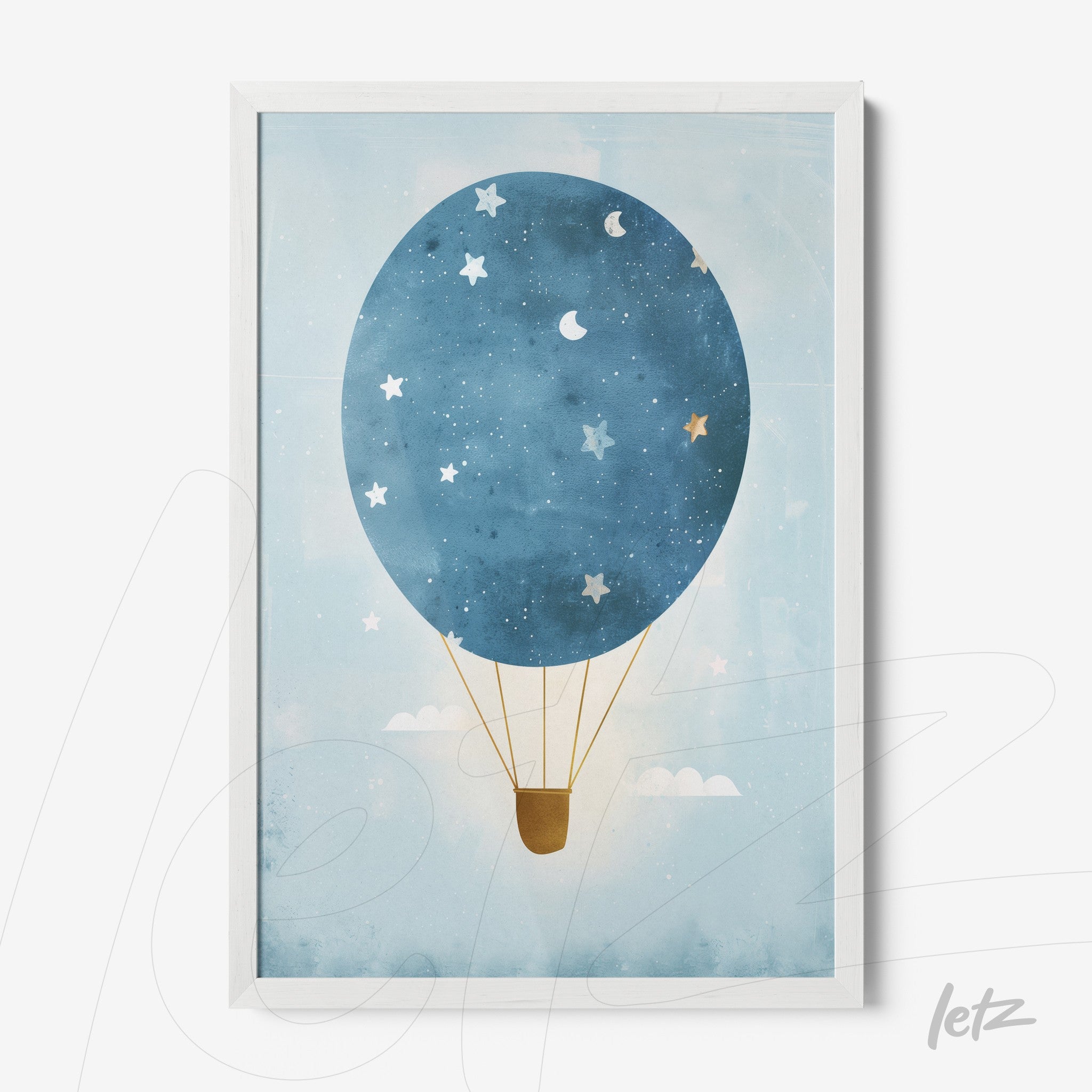 quadro com ilustração de balão de ar quente azul sob um céu estrelado e moldura branca
