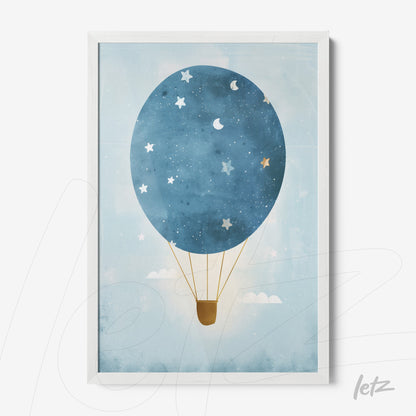 quadro com ilustração de balão de ar quente azul sob um céu estrelado e moldura branca