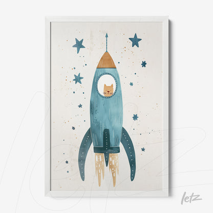 quadro com ilustração de foguete azul com um gato na cabine, cercado por estrelas em fundo claro, moldura branca