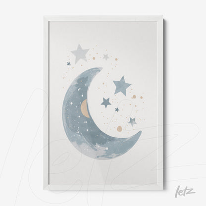 quadro com ilustração da lua em tonalidade azul com estrelas e planetas em fundo claro, em moldura branca