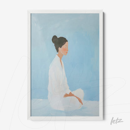 quadro com arte de mulher meditando em fundo azul, moldura branca
