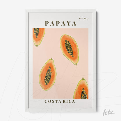 quadro decorativo com ilustrações de fatias de papaya em fundo rosa, moldura branca e texto estilizado 'PAPAYA COSTA RICA EST. 2023'