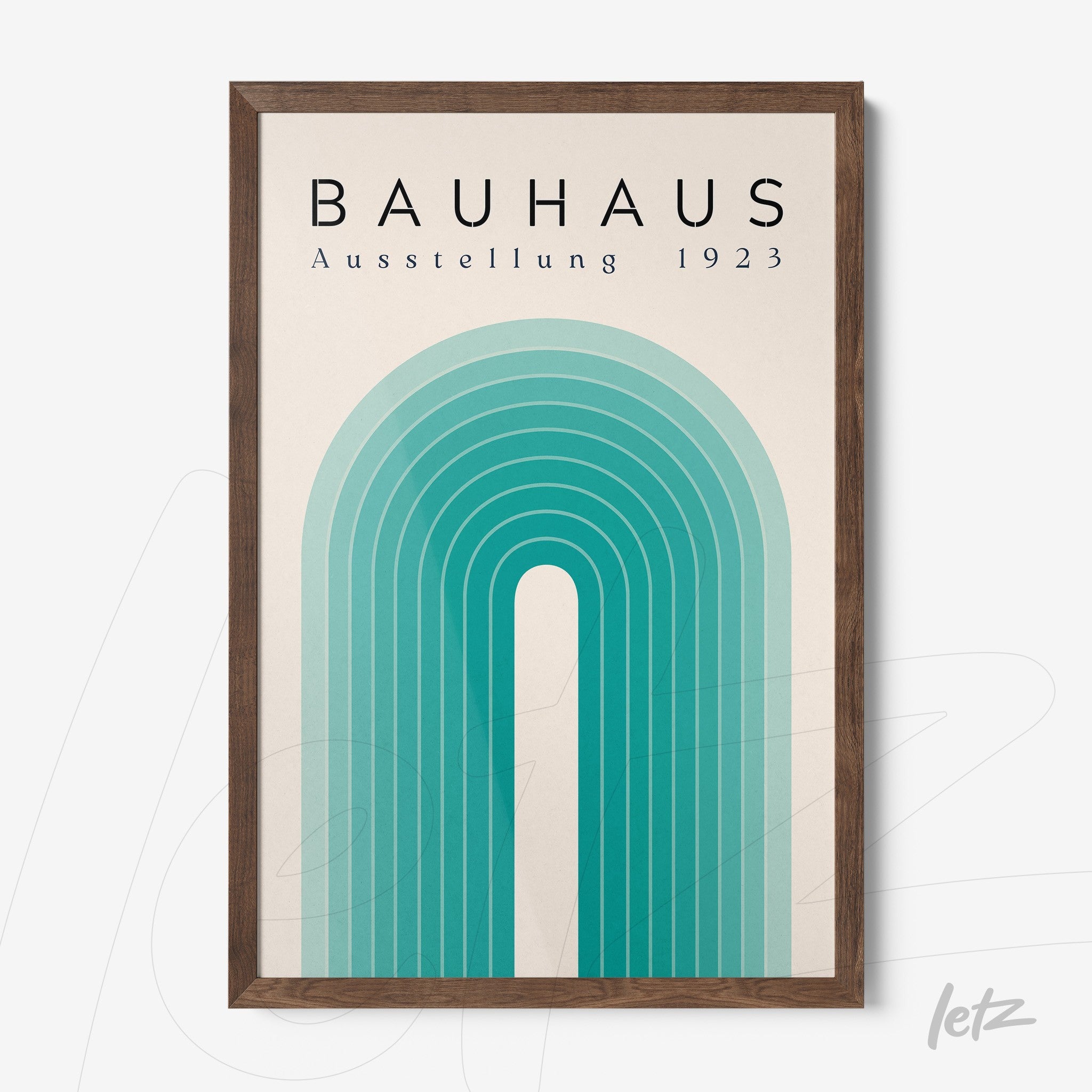 quadro com ilustração geométrica em estilo bauhaus de arcos sobrepostos em tons de azul, exibido em moldura de madeira escura