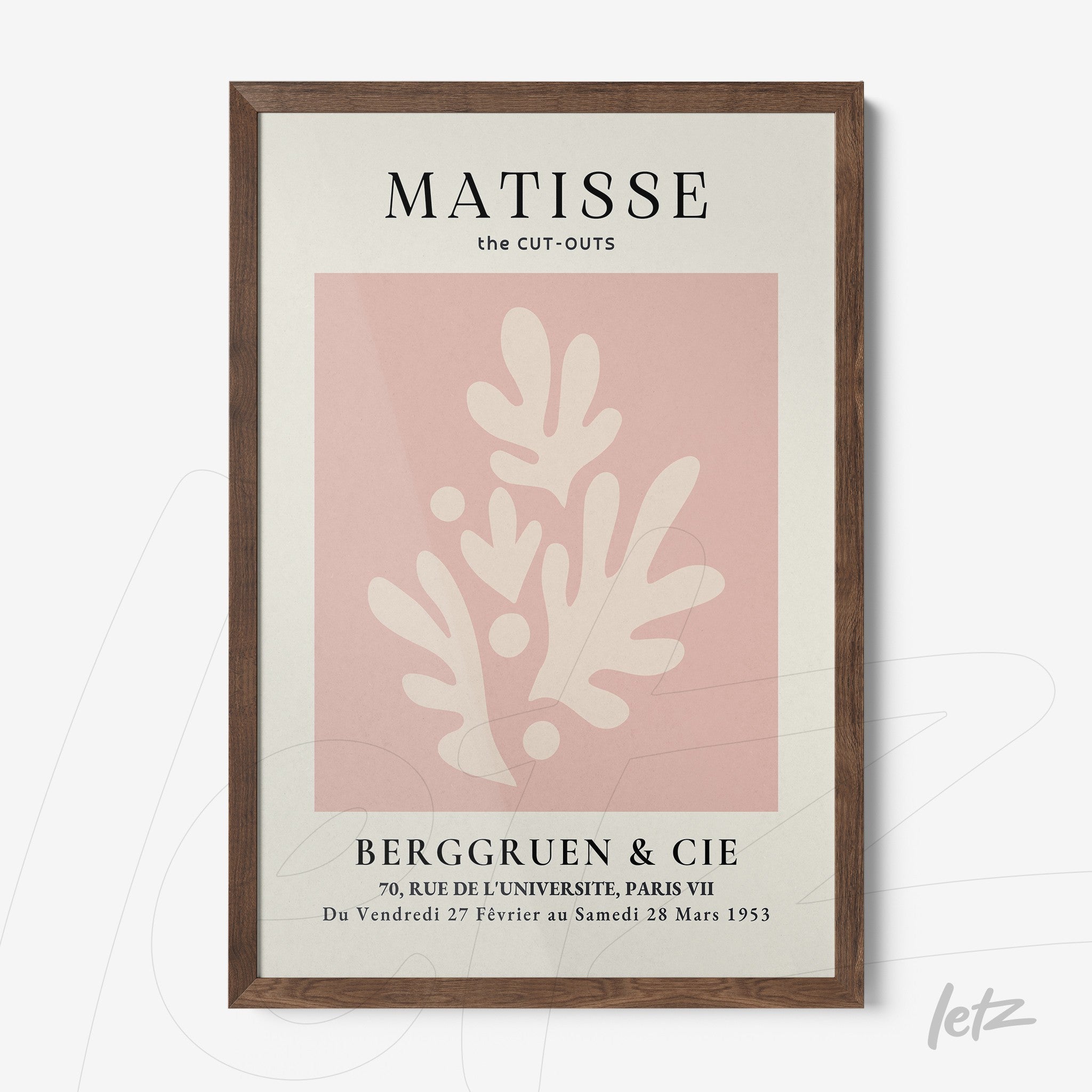 quadro decorativo com arte de Matisse, em moldura de madeira escura, apresentando formas abstratas em fundo rosa suave