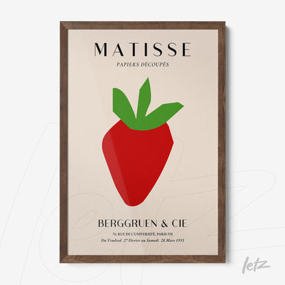 quadro em estilo moderno com ilustração de morango vermelho e folhas verdes, moldura de madeira escura