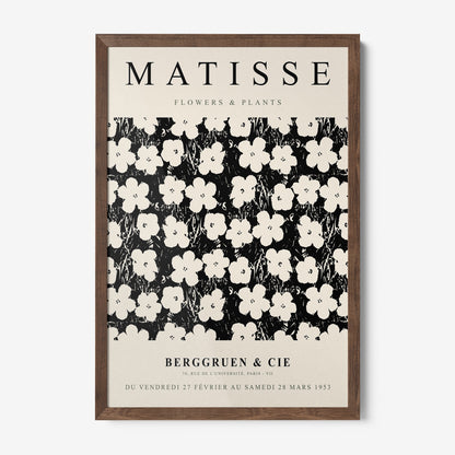 quadro decorativo com arte floral em preto e branco, composto por flores estilizadas em fundo escuro, moldura de madeira escura