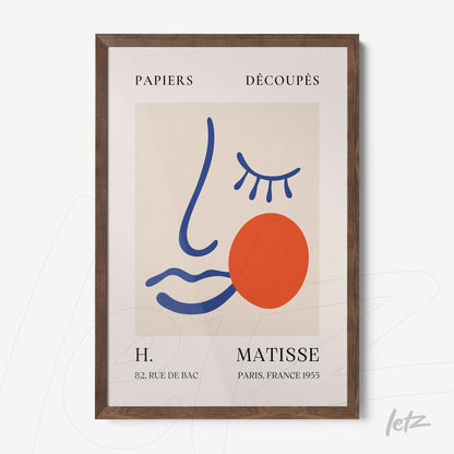 quadro com arte moderna em cores vivas, apresentando um rosto estilizado com formas geométricas em moldura de madeira escura