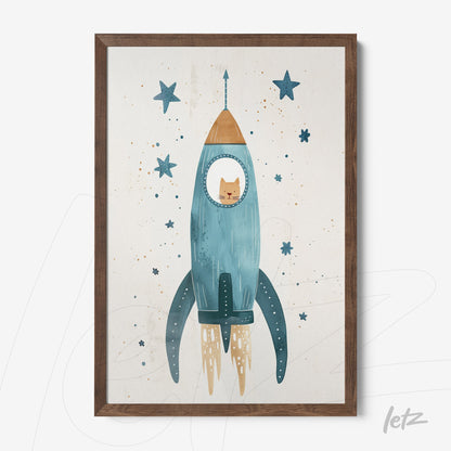 quadro com ilustração de foguete azul com um gato na janela, rodeado por estrelas, em moldura de madeira escura