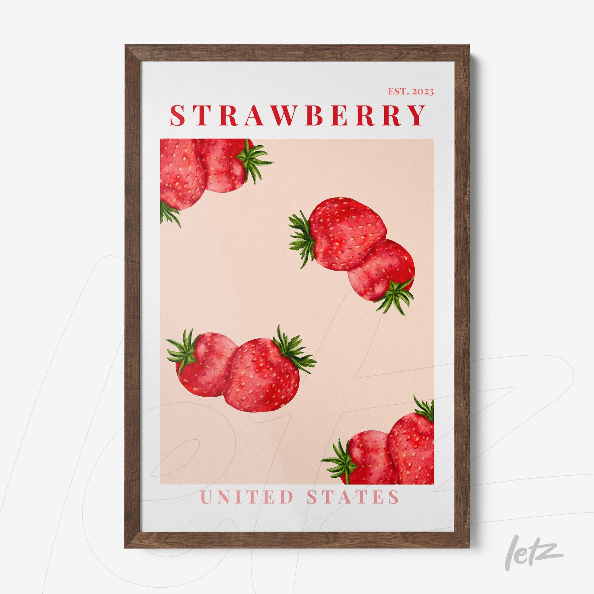 quadro com ilustração estilizada de morangos em fundo rosa claro e moldura de madeira escura