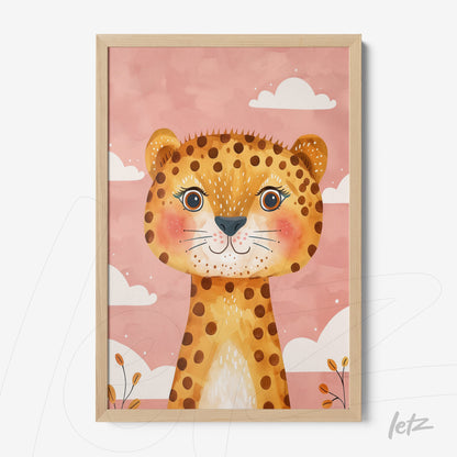 quadro com ilustração de leopardo estilizado em fundo rosa com nuvens brancas e plantas coloridas, moldura de madeira clara
