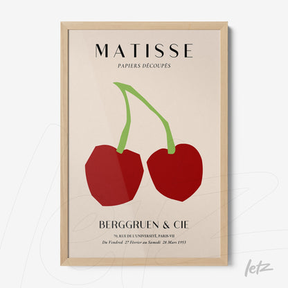 quadro com arte abstrata de frutas vermelhas em moldura de madeira clara