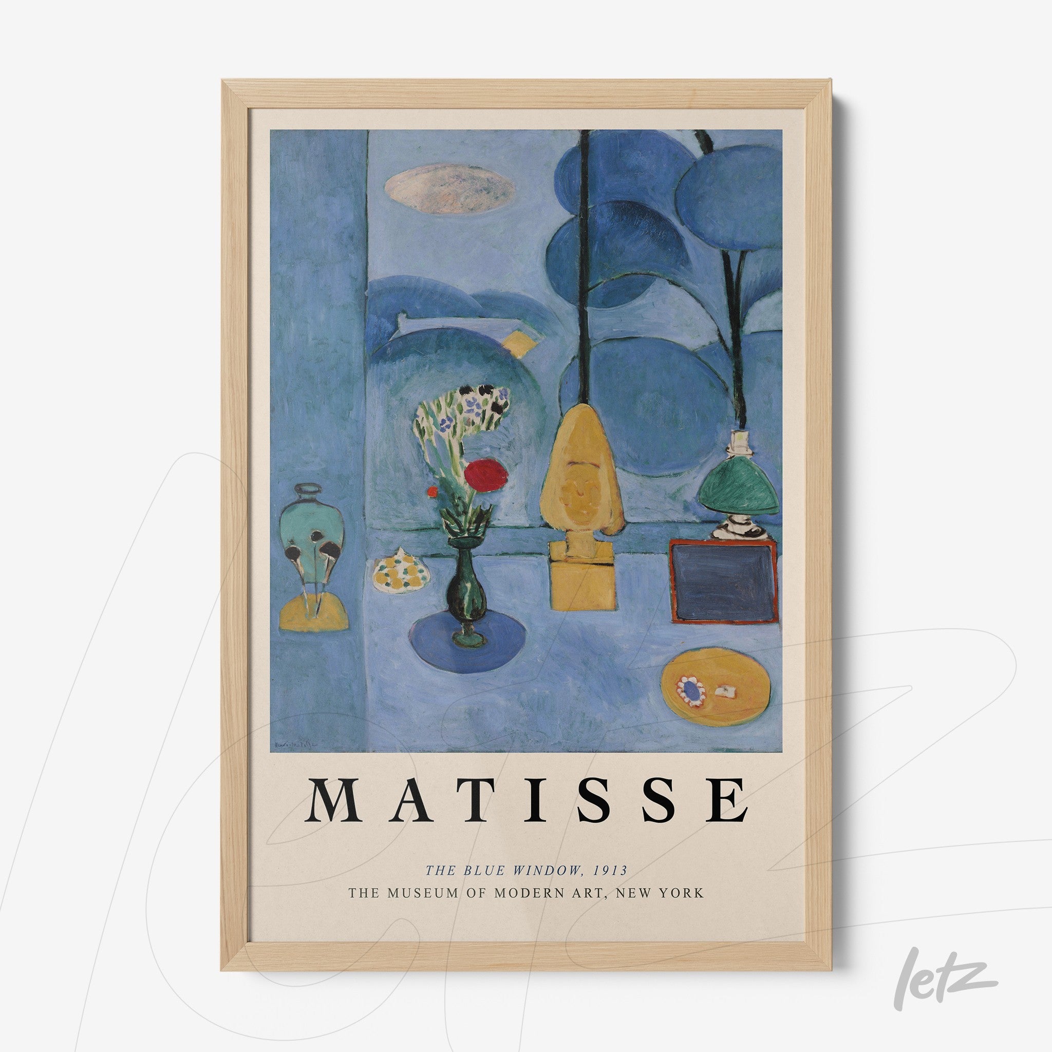 quadro com arte de Henri Matisse intitulado 'The Blue Window' em moldura de madeira clara