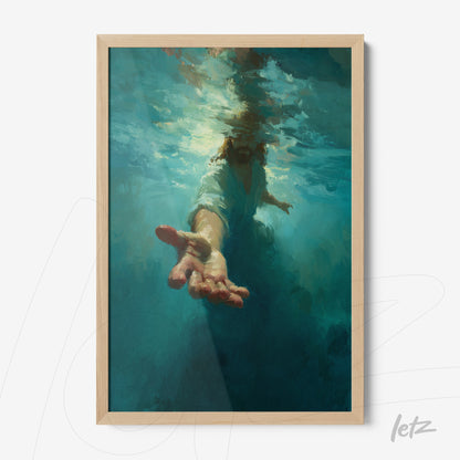 quadro com arte impressionista de uma mão emergindo da água em moldura de madeira clara